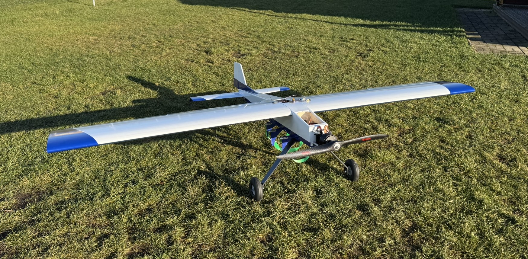 Y-SPACE UAV PAF Trainer 260 – modifizierte Trägerplattform